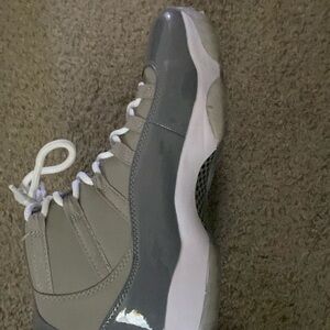 Selling Jordan 11 cool grey